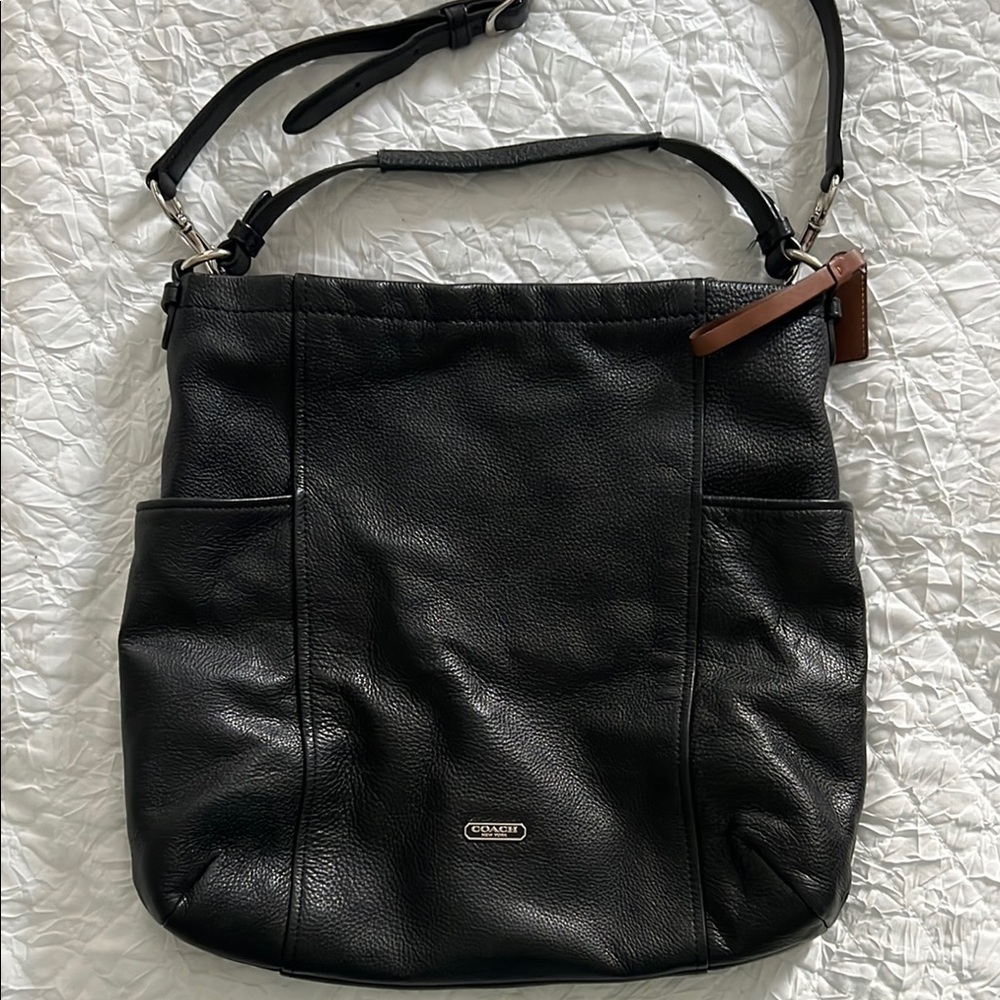 Coach Elegant Black Leather Shoulder Bag